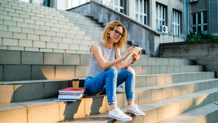 5 Style Tips for College Students on a Budget