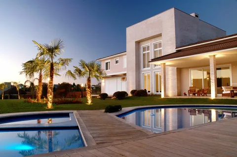How Can You Build Your Own Real Estate Website? Pros and Cons